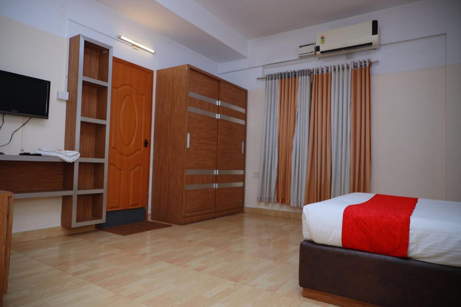 Hotel Tayas Trippapur Kültér fotó