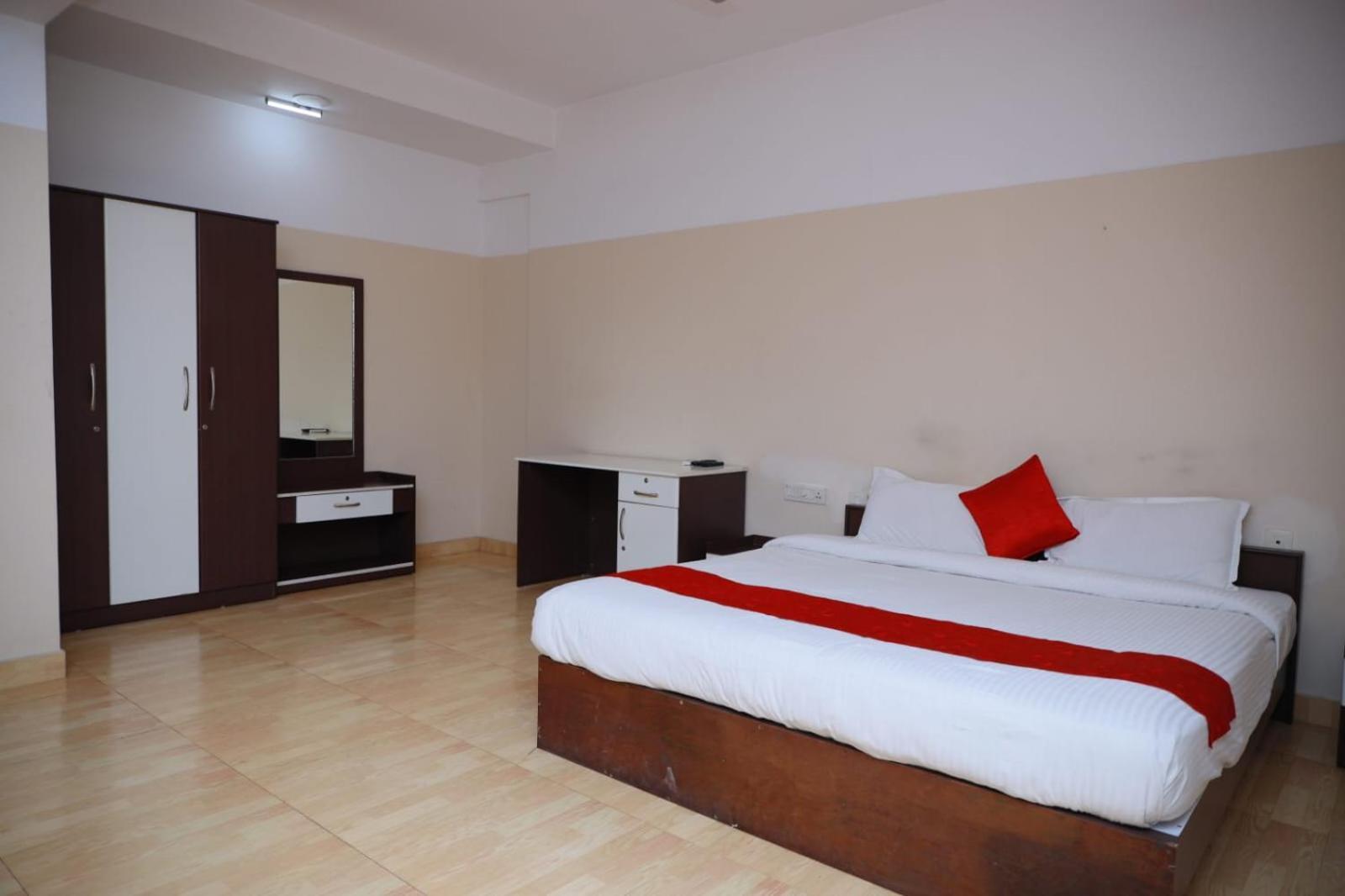 Hotel Tayas Trippapur Kültér fotó